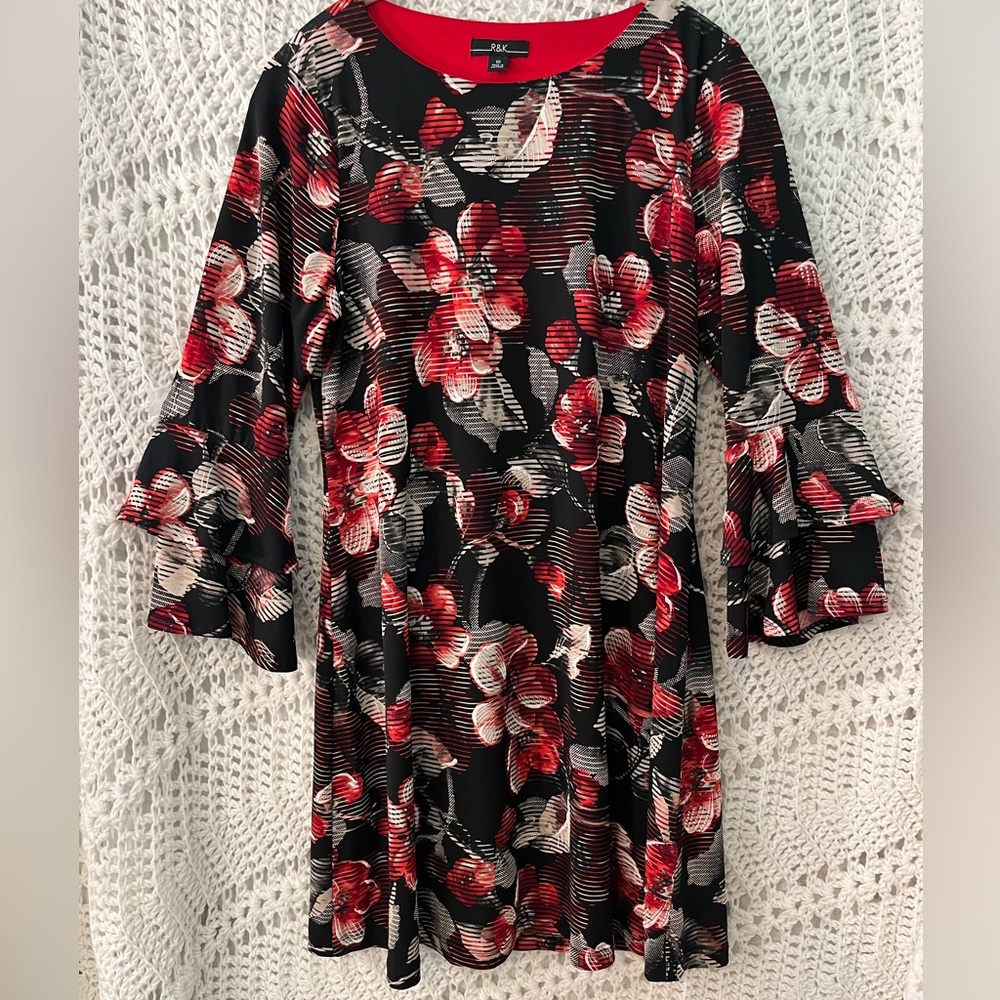 Women’s R&K 3/4 bell sleeve shift dress.  Size 10.